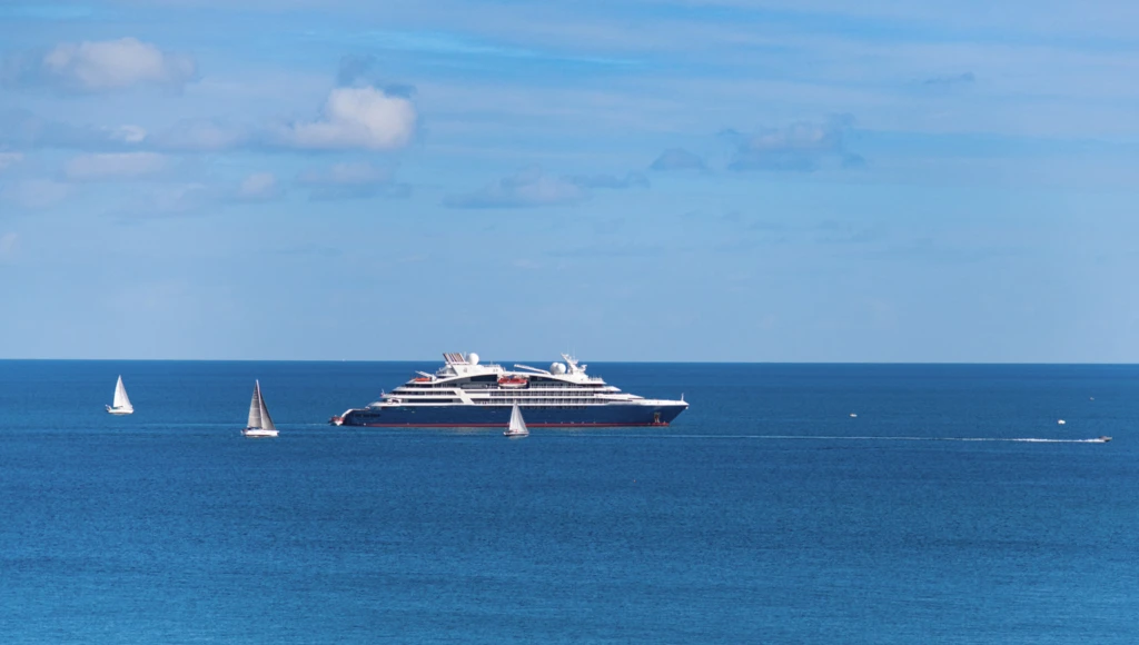 Croisière de 11 jours vers les terres ancestrales du Nord de l'Europe : loch de Belfast, Highlands écossais, Hébrides, Féroé et fjords islandais