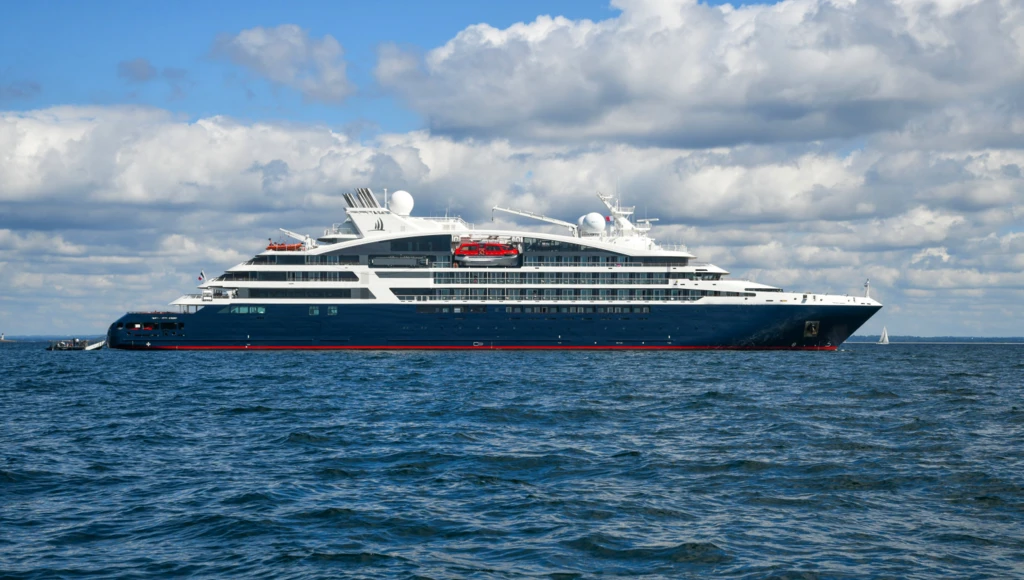 Croisière de 11 jours vers les terres ancestrales du Nord de l'Europe : loch de Belfast, Highlands écossais, Hébrides, Féroé et fjords islandais