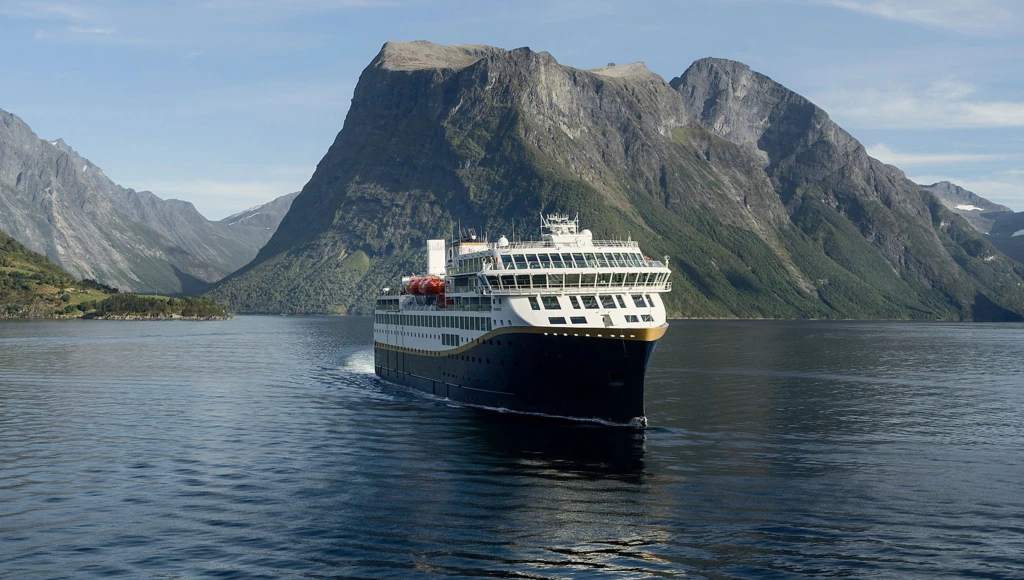 Arktische Odyssee: 5-tägige Küstenkreuzfahrt in Norwegen mit zahlreichen Zwischenstopps von Kirkenes bis Trondheim