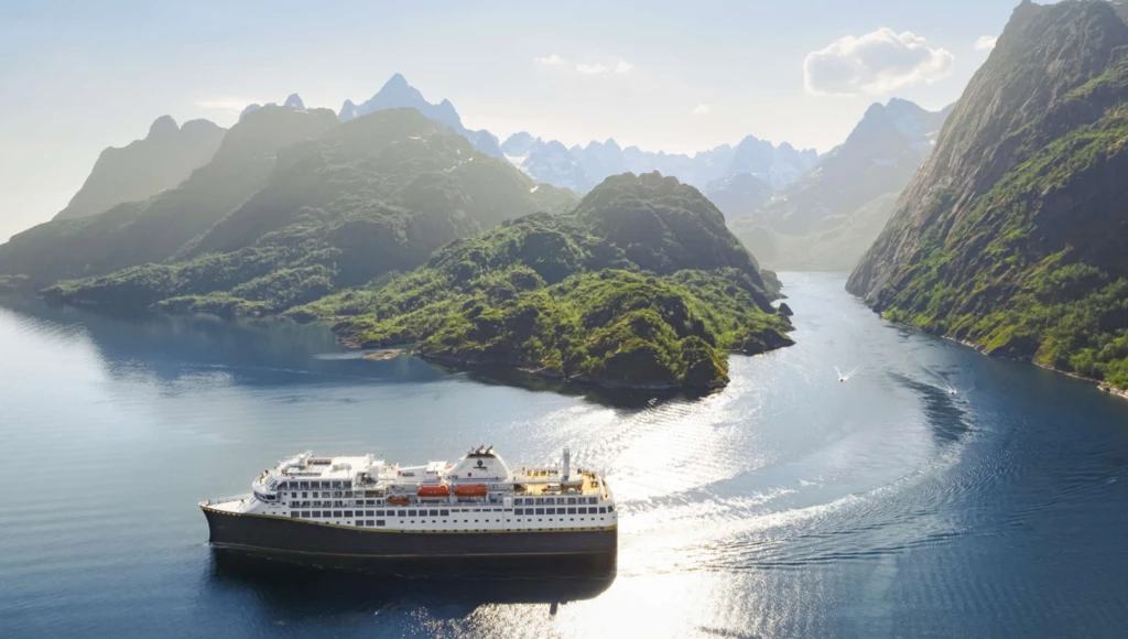 Arctic Odyssey: 5-day coastal cruise in Norway, with numerous stopovers from Kirkenes to Trondheim