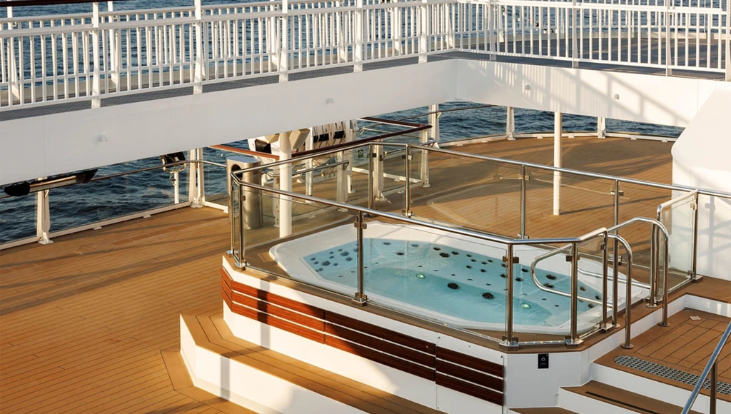 Arctic Odyssey: 5-day coastal cruise in Norway, with numerous stopovers from Kirkenes to Trondheim