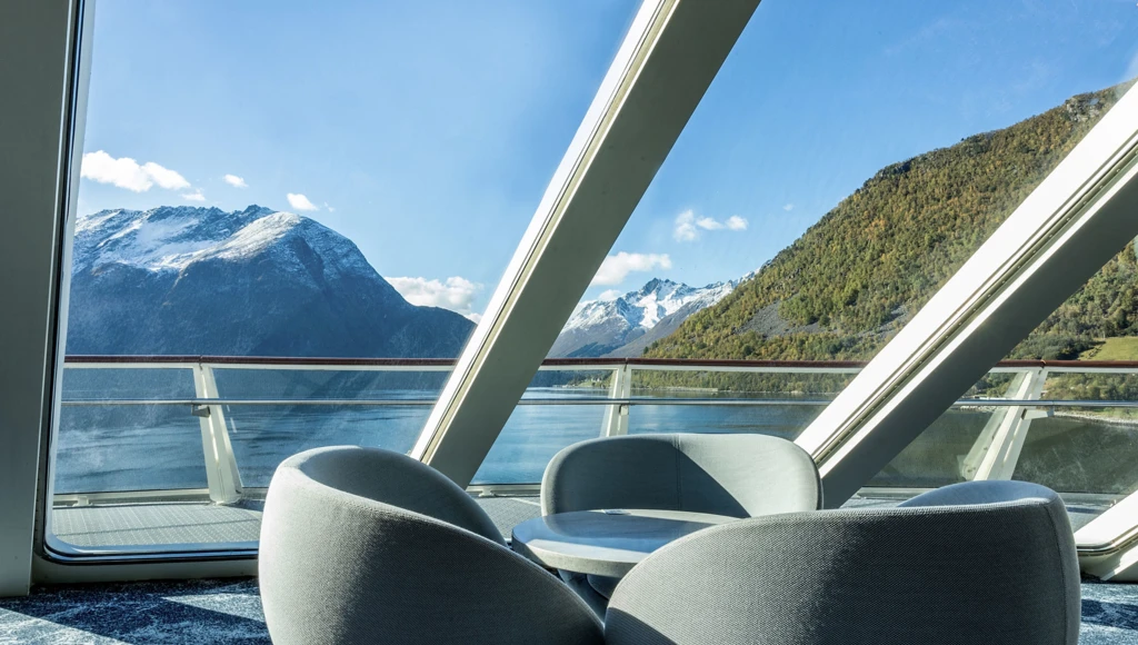 Arctic Odyssey: 5-day coastal cruise in Norway, with numerous stopovers from Kirkenes to Trondheim