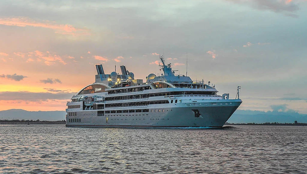 Aventure polaire à travers les archipels les plus emblématiques : 14 jours aux Hébrides, Shetland, Lofoten et Svalbard