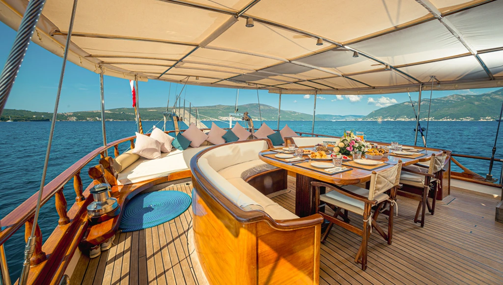 Schooner trip to Montenegro's sublime bays, between crystal-clear seas and majestic mountains