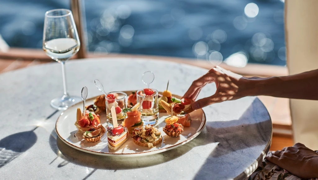 Luxury cruise aboard an exceptional Dahabieh: immerse yourself in Egypt's ancient treasures, from Luxor to Aswan