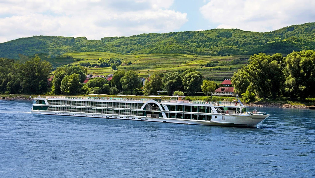 Exceptional navigation through the vineyards and architectural treasures of the Moselle valley