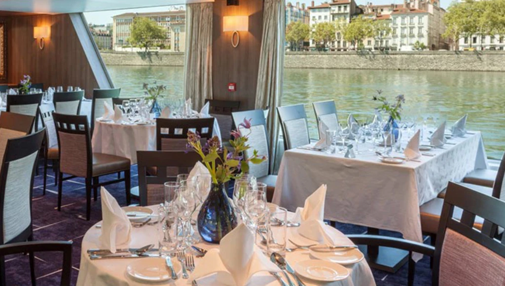 Un viaggio indimenticabile sul Rodano attraverso i vigneti della Borgogna, la riserva naturale della Camargue e le gole dell'Ardèche