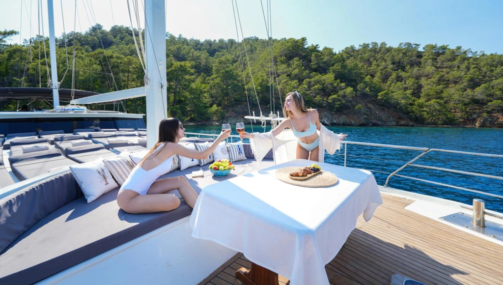 Séjour de rêve en goélette sur la Riviera turque : les plus belles îles, plages et baies du pays