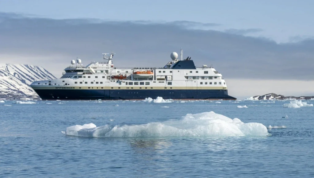 Éclipse solaire 2026, une croisière unique et spectaculaire, entre le Groenland, l'Islande et le Spitzberg