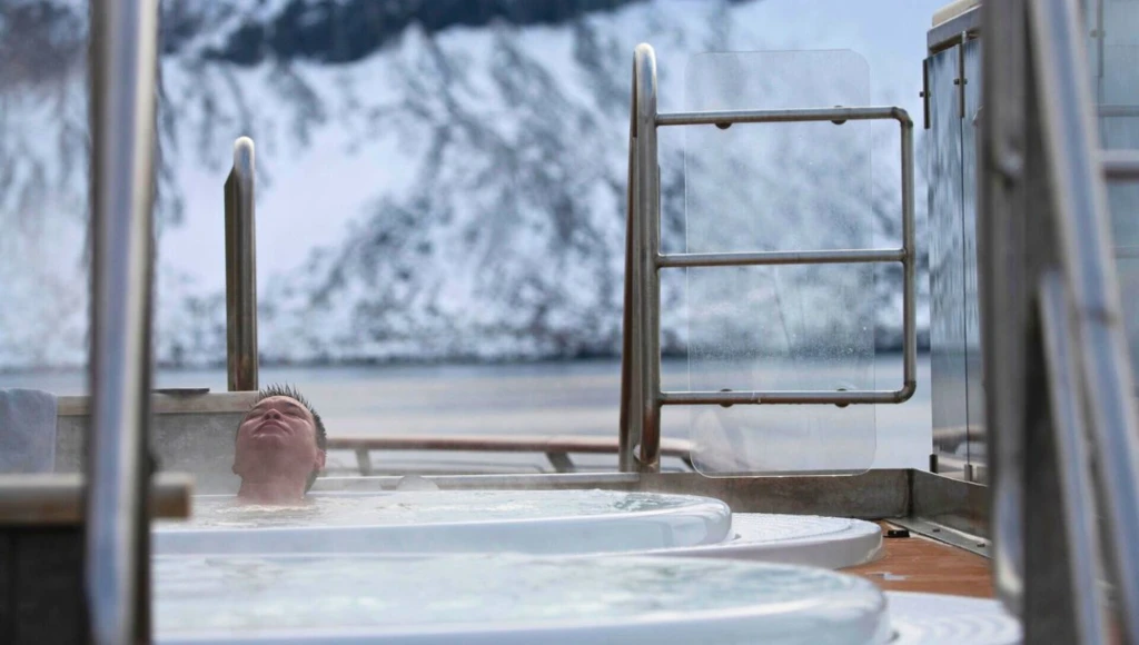 Majestic Norway at Christmas: Arctic Expedition Under the Northern Lights