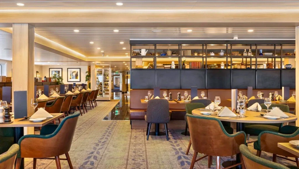 Majestic Norway at Christmas: Arctic Expedition Under the Northern Lights