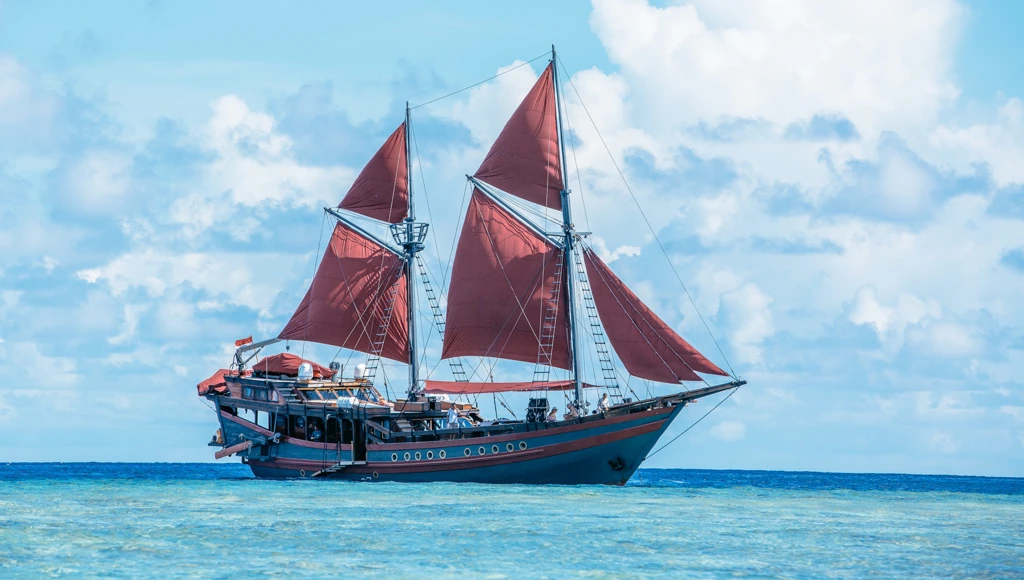 Crociera a bordo di una vela di charme in Indonesia: scopri Raja Ampat, uno dei posti più belli del pianeta, sopra e sotto l'acqua