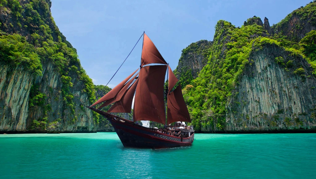 Crociera a bordo di una vela di charme in Indonesia: scopri Raja Ampat, uno dei posti più belli del pianeta, sopra e sotto l'acqua