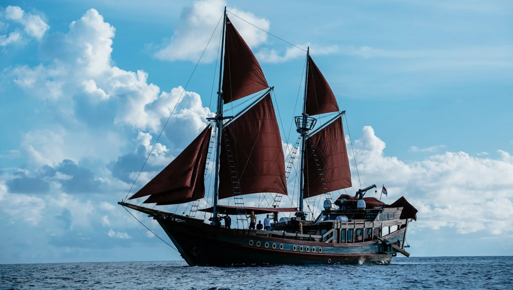 Crociera a bordo di una vela di charme in Indonesia: scopri Raja Ampat, uno dei posti più belli del pianeta, sopra e sotto l'acqua