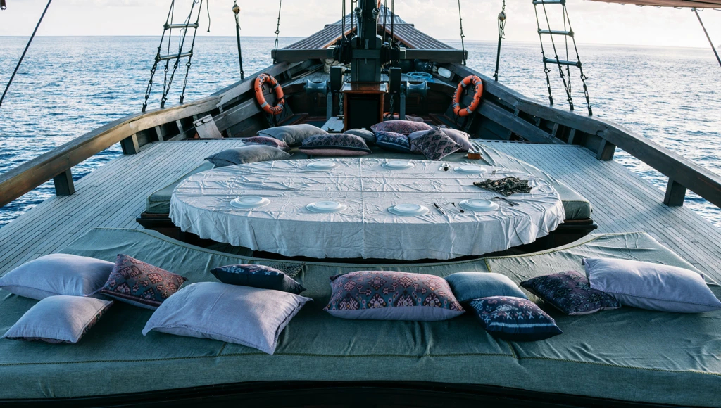 Crociera a bordo di una vela di charme in Indonesia: scopri Raja Ampat, uno dei posti più belli del pianeta, sopra e sotto l'acqua