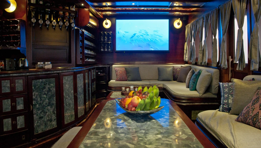 Crociera a bordo di una vela di charme in Indonesia: scopri Raja Ampat, uno dei posti più belli del pianeta, sopra e sotto l'acqua