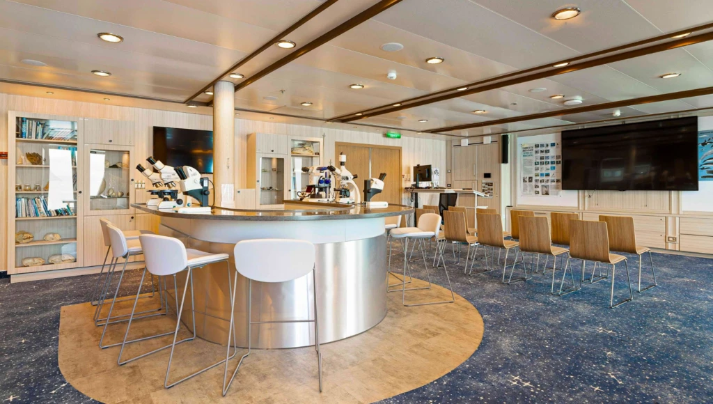 Arctic Island Odyssey: exploring the fjords of Spitzbergen, the icebergs of Greenland and Icelandic traditions