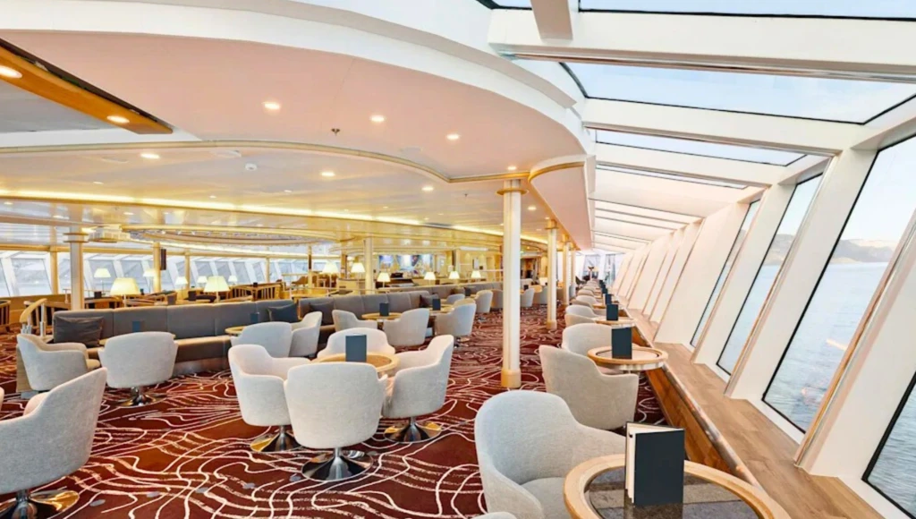 Arctic Island Odyssey: exploring the fjords of Spitzbergen, the icebergs of Greenland and Icelandic traditions