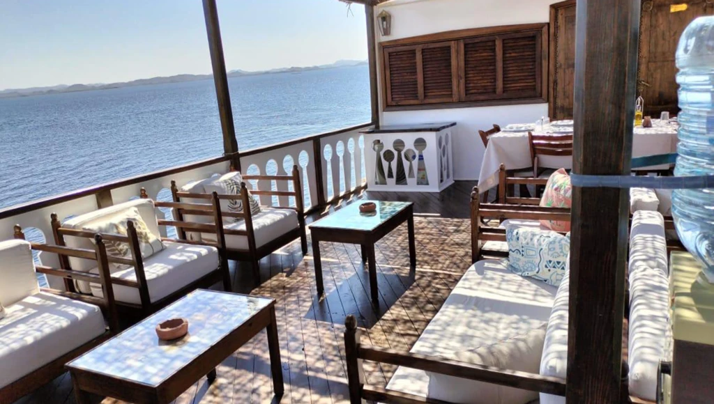 Tranquil cruise on Lake Nasser: discovering the palaces and temples of Nubia