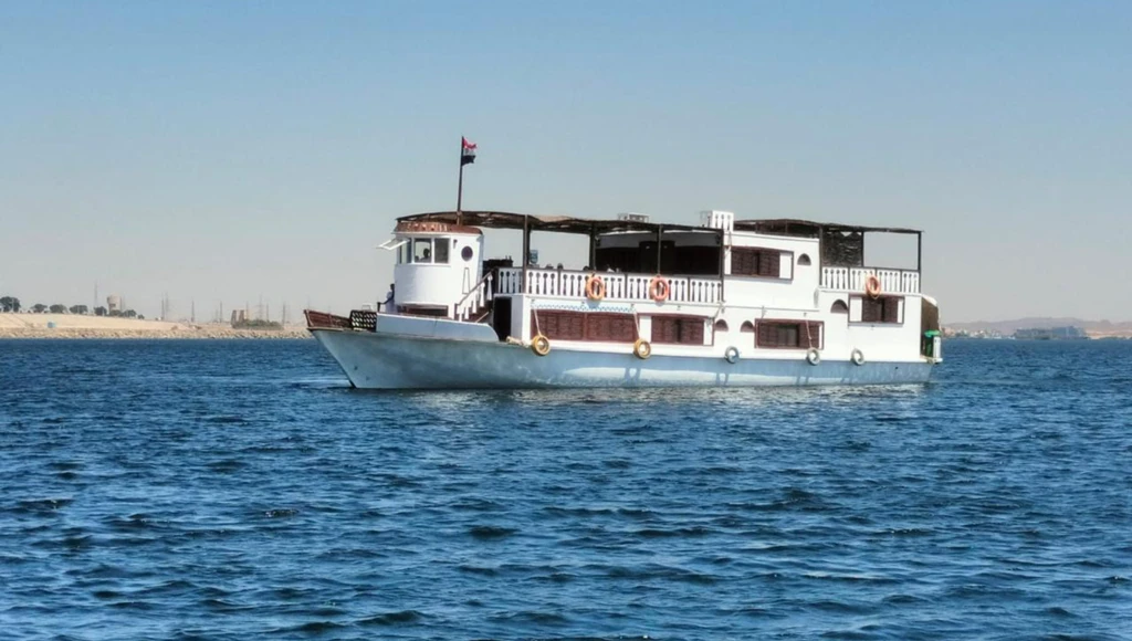 Tranquil cruise on Lake Nasser: discovering the palaces and temples of Nubia