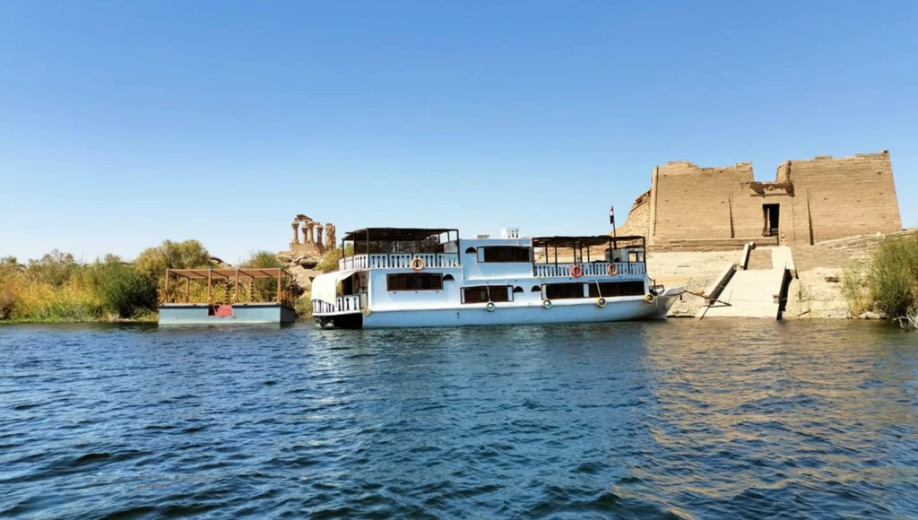 Tranquil cruise on Lake Nasser: discovering the palaces and temples of Nubia