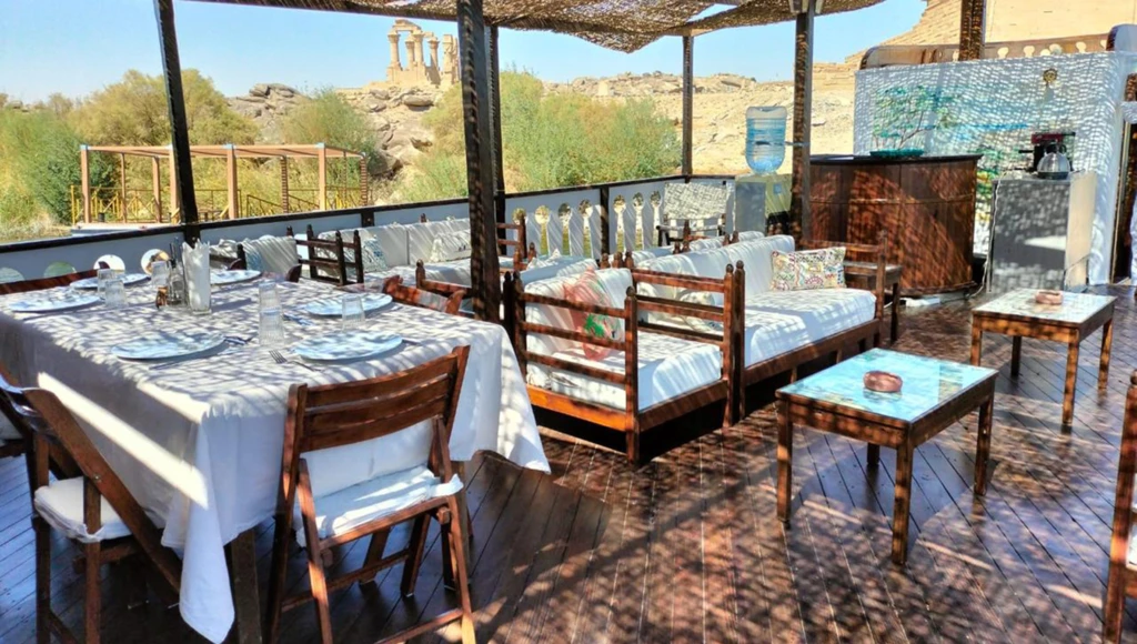 Tranquil cruise on Lake Nasser: discovering the palaces and temples of Nubia