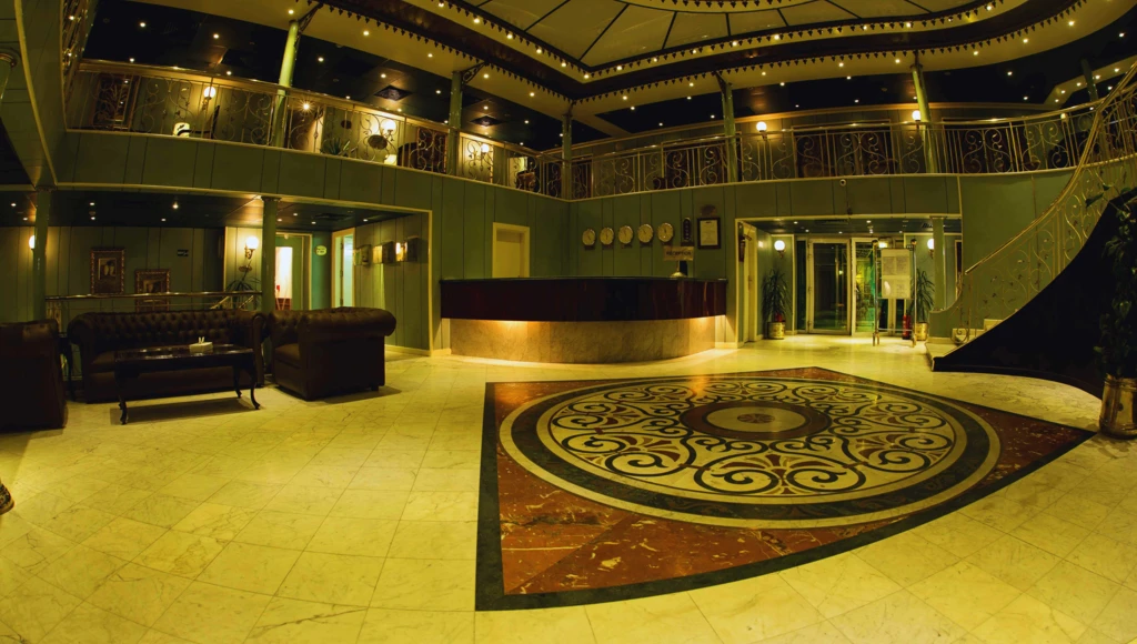 Trugbilder der Wüste und Spiegelbilder des Nils: Kreuzfahrt auf dem heiligen Fluss und Aufenthalt in Kairo