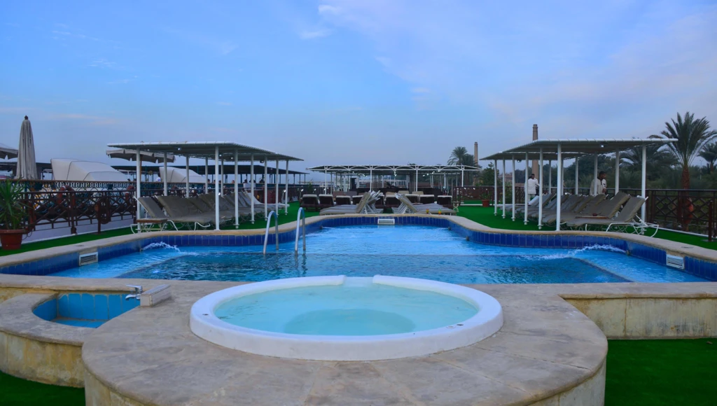 Trugbilder der Wüste und Spiegelbilder des Nils: Kreuzfahrt auf dem heiligen Fluss und Aufenthalt in Kairo