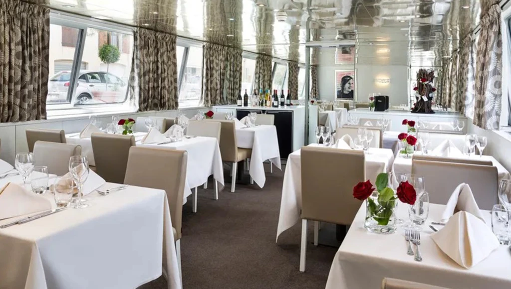 Provençal Christmas aboard a houseboat hotel: 5 days along the Rhône, surrounded by ancient stones, lights, and emotions