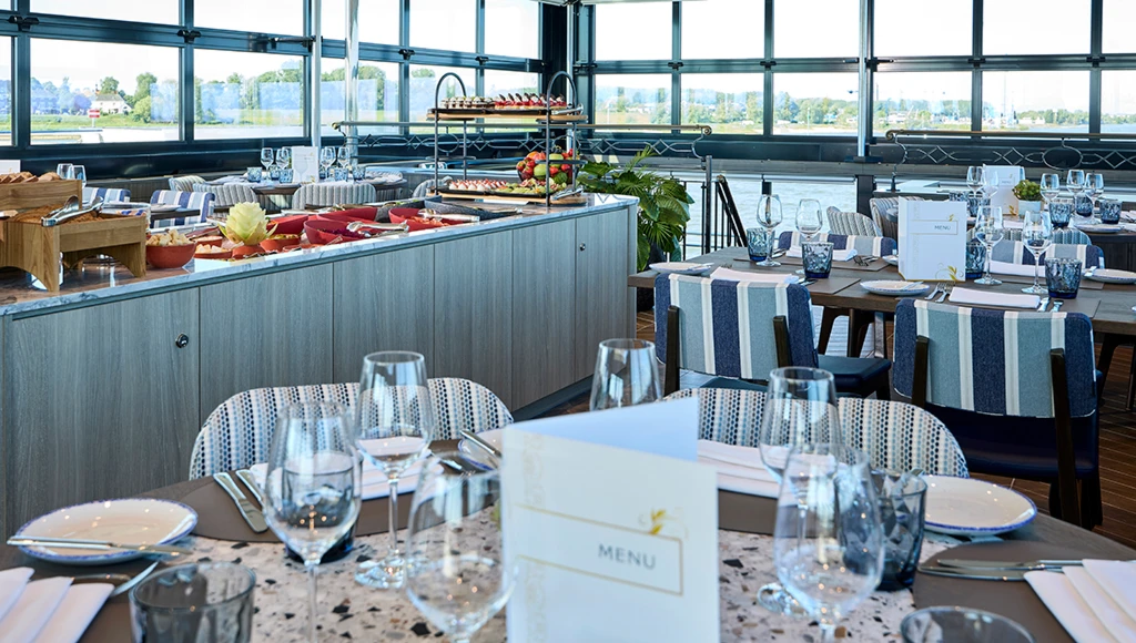 From the heart of Porto to the Douro valleys: a cruise of culinary traditions and scenic serenity