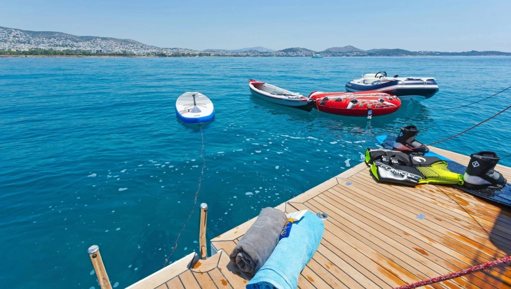 Croisière privatisée à la découverte des Cyclades, à bord d'un superbe voilier