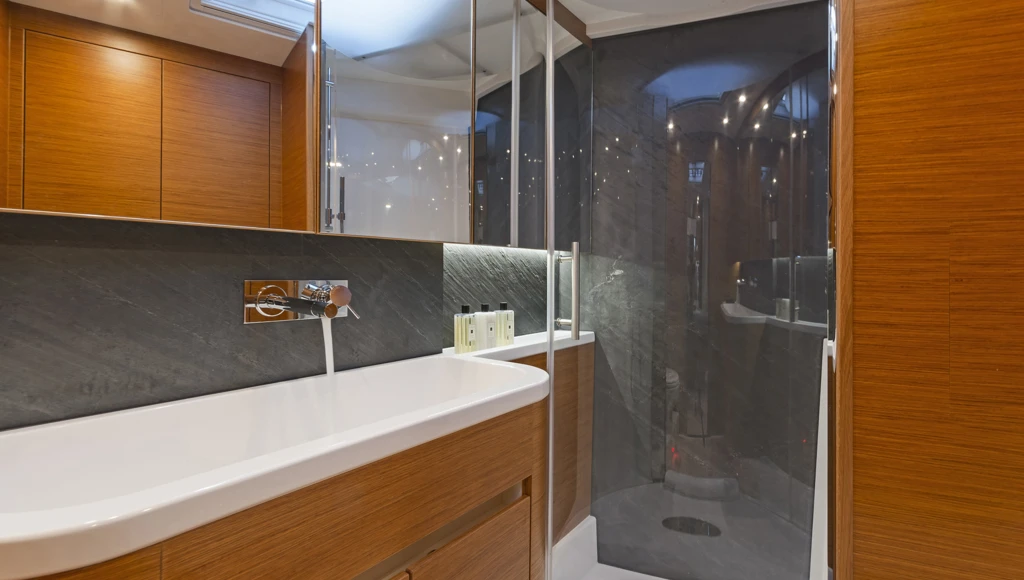 Croisière privatisée à la découverte des Cyclades, à bord d'un superbe voilier