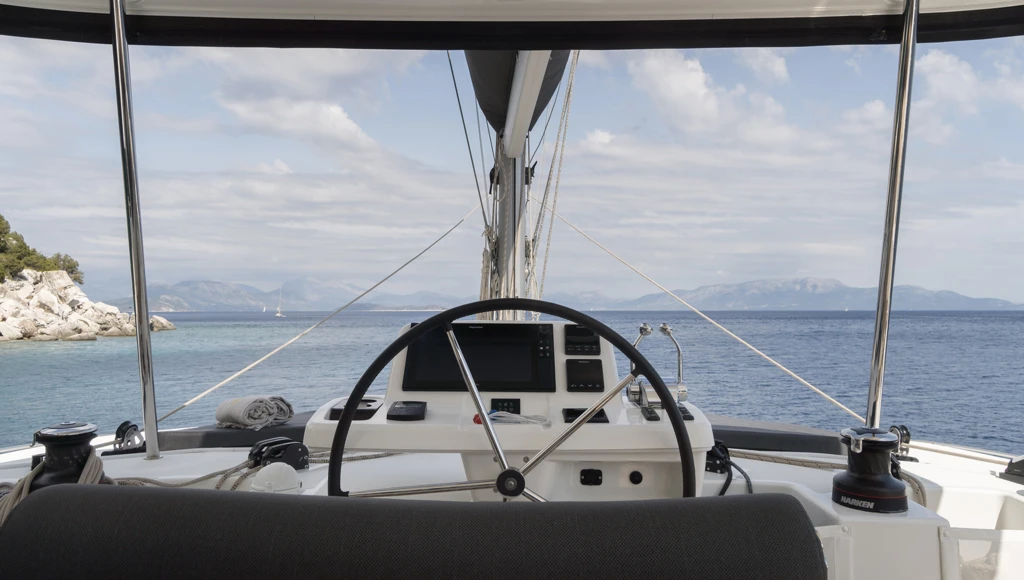 Cap sur les îles Ioniennes : une croisière privatisée à bord d'un magnifique catamaran