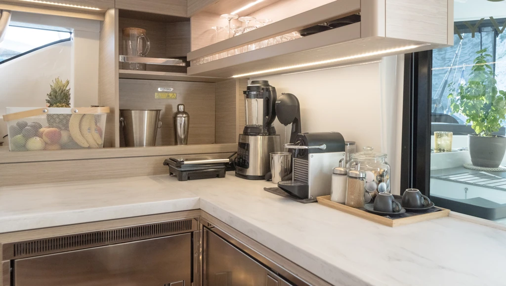 Cap sur les îles Ioniennes : une croisière privatisée à bord d'un magnifique catamaran