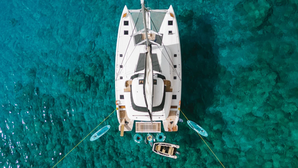 Cap sur les îles Ioniennes : une croisière privatisée à bord d'un magnifique catamaran