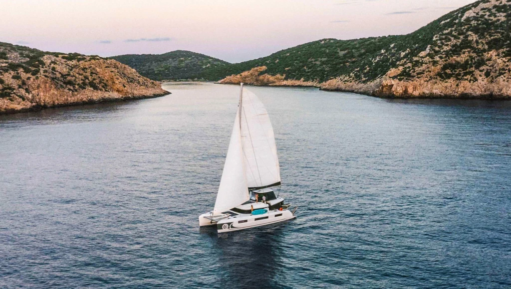 Cap sur les îles Ioniennes : une croisière privatisée à bord d'un magnifique catamaran