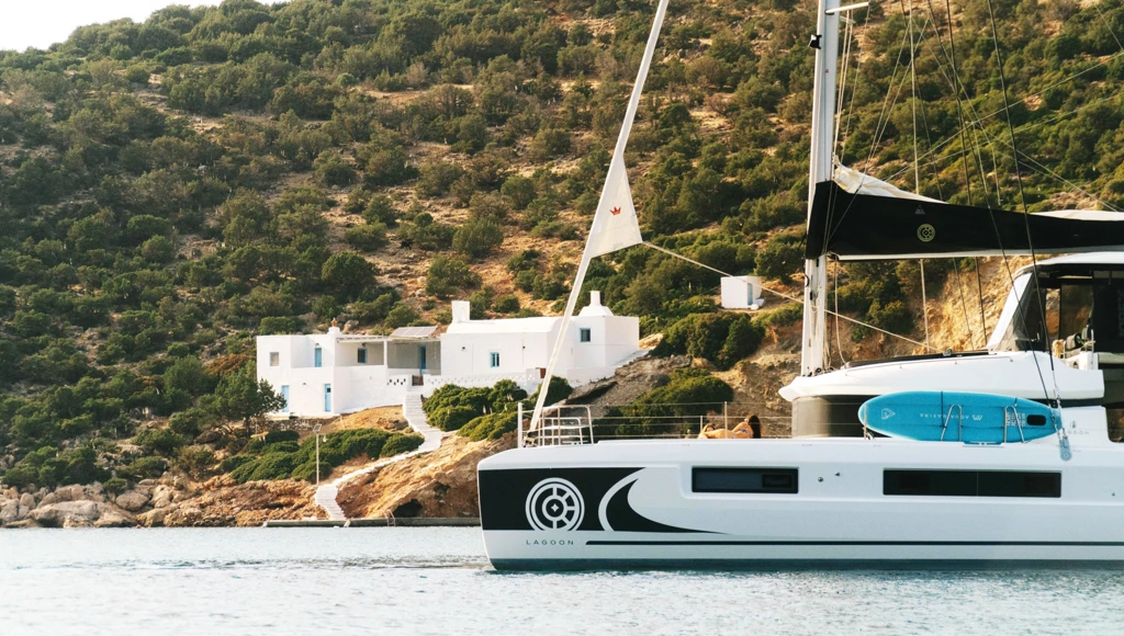 Cap sur les îles Ioniennes : une croisière privatisée à bord d'un magnifique catamaran