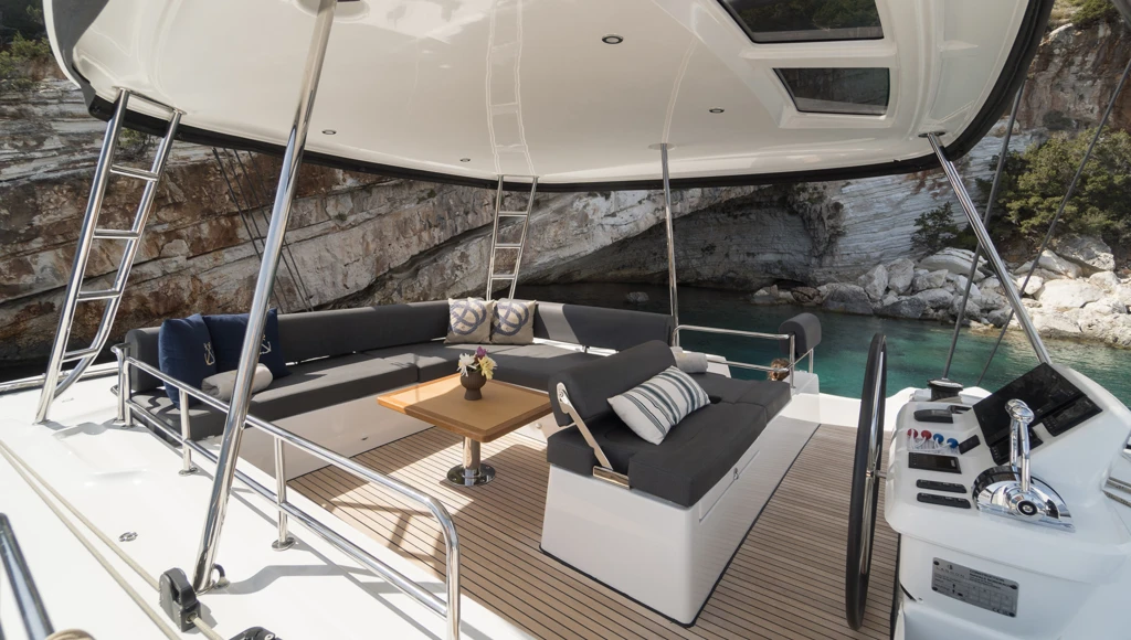 Cap sur les îles Ioniennes : une croisière privatisée à bord d'un magnifique catamaran