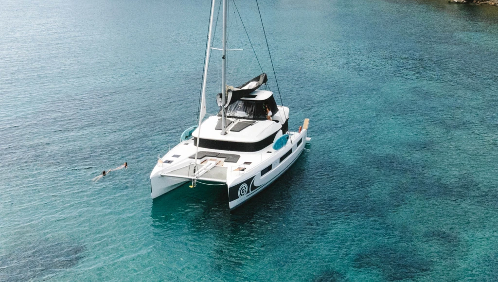 Cap sur les îles Ioniennes : une croisière privatisée à bord d'un magnifique catamaran
