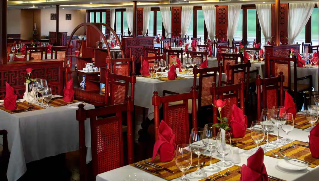 Odyssée culturelle en Indochine, entre villages ruraux, pagodes historiques et marchés colorés