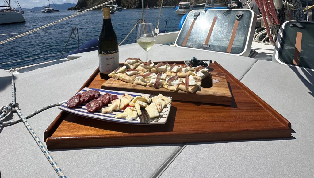 Segeltörn im Herzen der Äolischen Inseln: 8 Tage zwischen malerischen Dörfern, dem majestätischen Stromboli und türkisfarbenem Meer