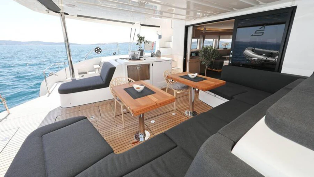 La dolce vita in Dalmazia: crociera privata a bordo di uno splendido catamarano e piaceri locali