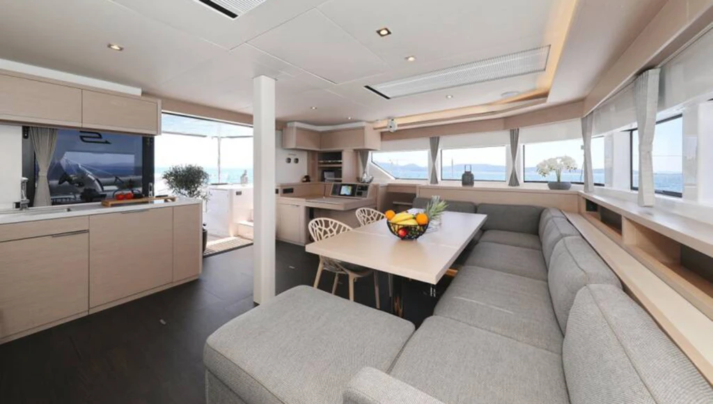 La dolce vita in Dalmazia: crociera privata a bordo di uno splendido catamarano e piaceri locali