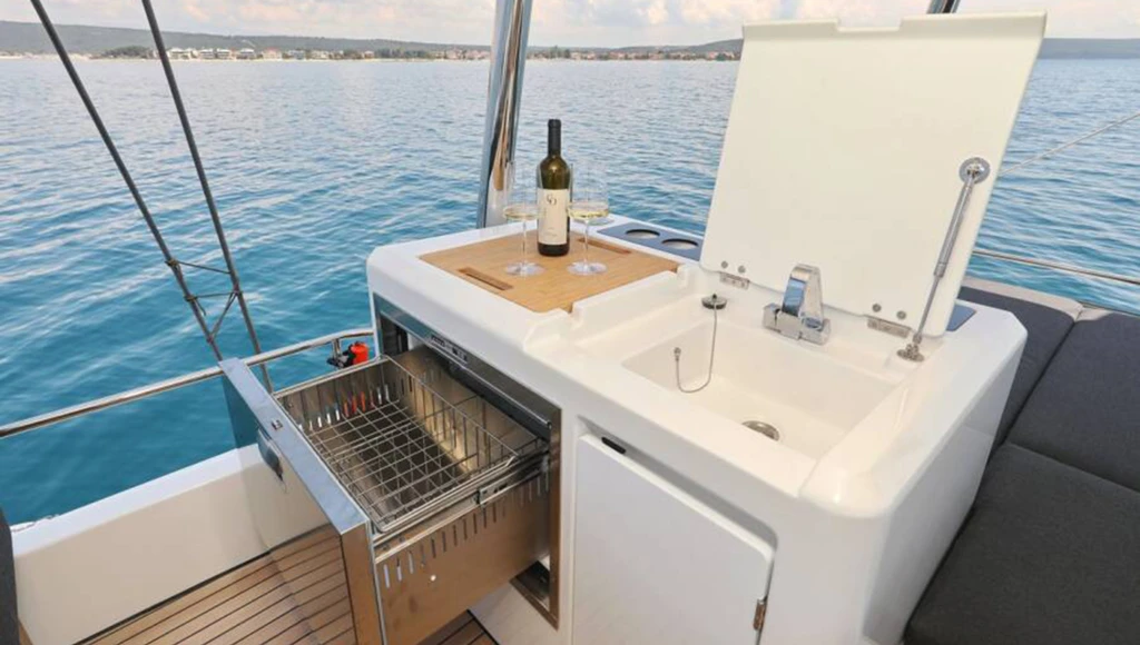 La dolce vita in Dalmazia: crociera privata a bordo di uno splendido catamarano e piaceri locali