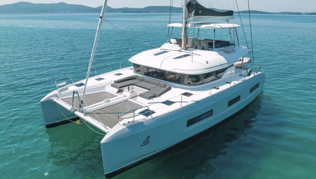 La dolce vita in Dalmazia: crociera privata a bordo di uno splendido catamarano e piaceri locali