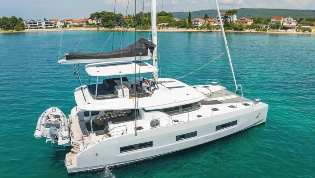La dolce vita in Dalmazia: crociera privata a bordo di uno splendido catamarano e piaceri locali