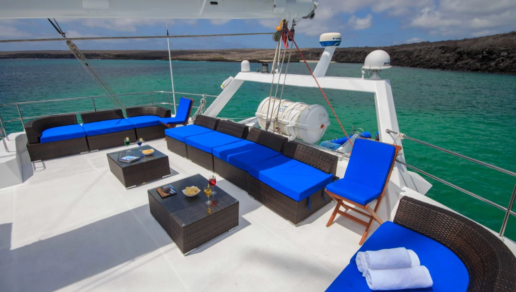 Galápagos: 4-day catamaran cruise through a unique nature sanctuary, from Bachas to Santa Cruz