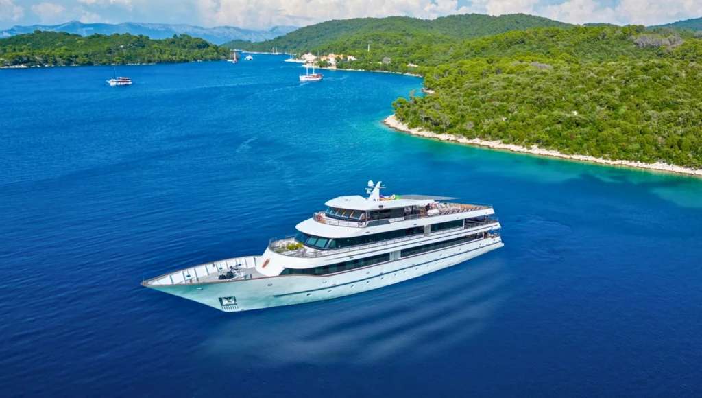 Delicias dálmatas: un interludio encantado entre calas secretas y ciudades históricas, de Dubrovnik a Trogir