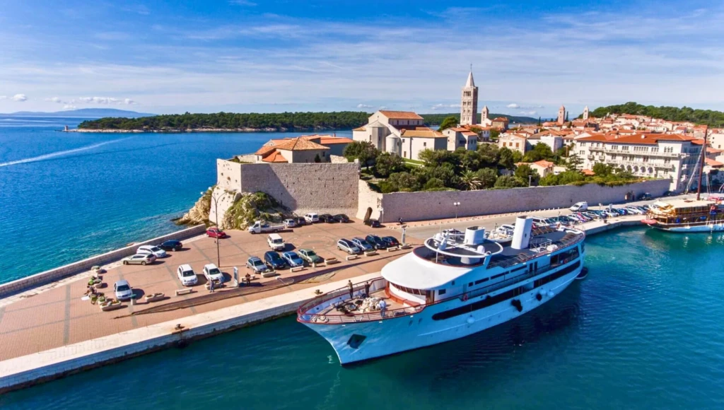 Delicias dálmatas: un interludio encantado entre calas secretas y ciudades históricas, de Dubrovnik a Trogir