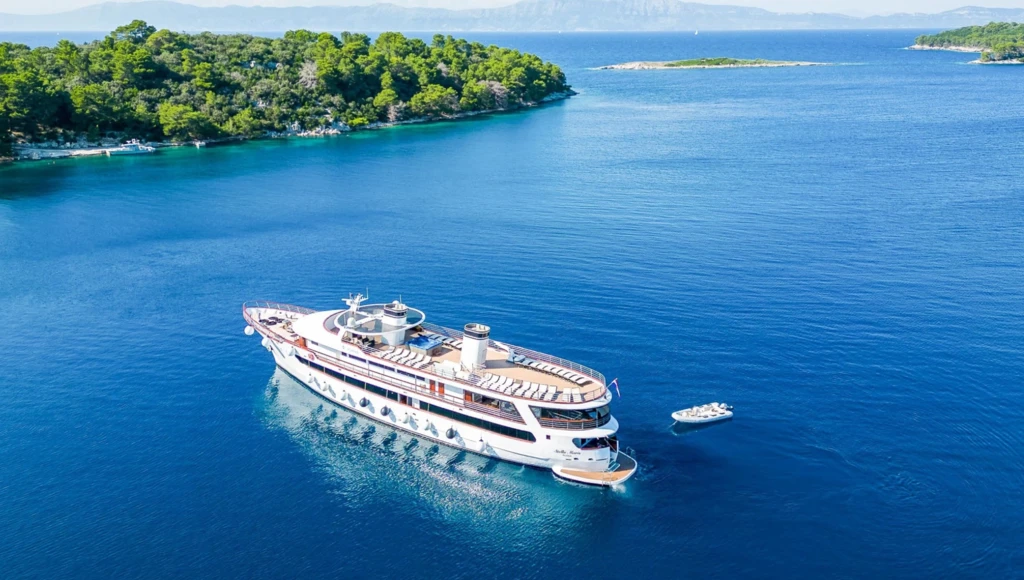 Delicias dálmatas: un interludio encantado entre calas secretas y ciudades históricas, de Dubrovnik a Trogir